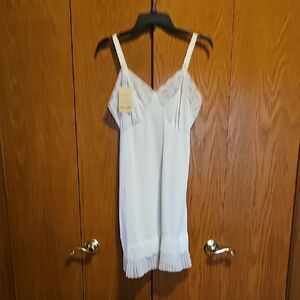 VINTAGE NYLON TRICOT SLIP